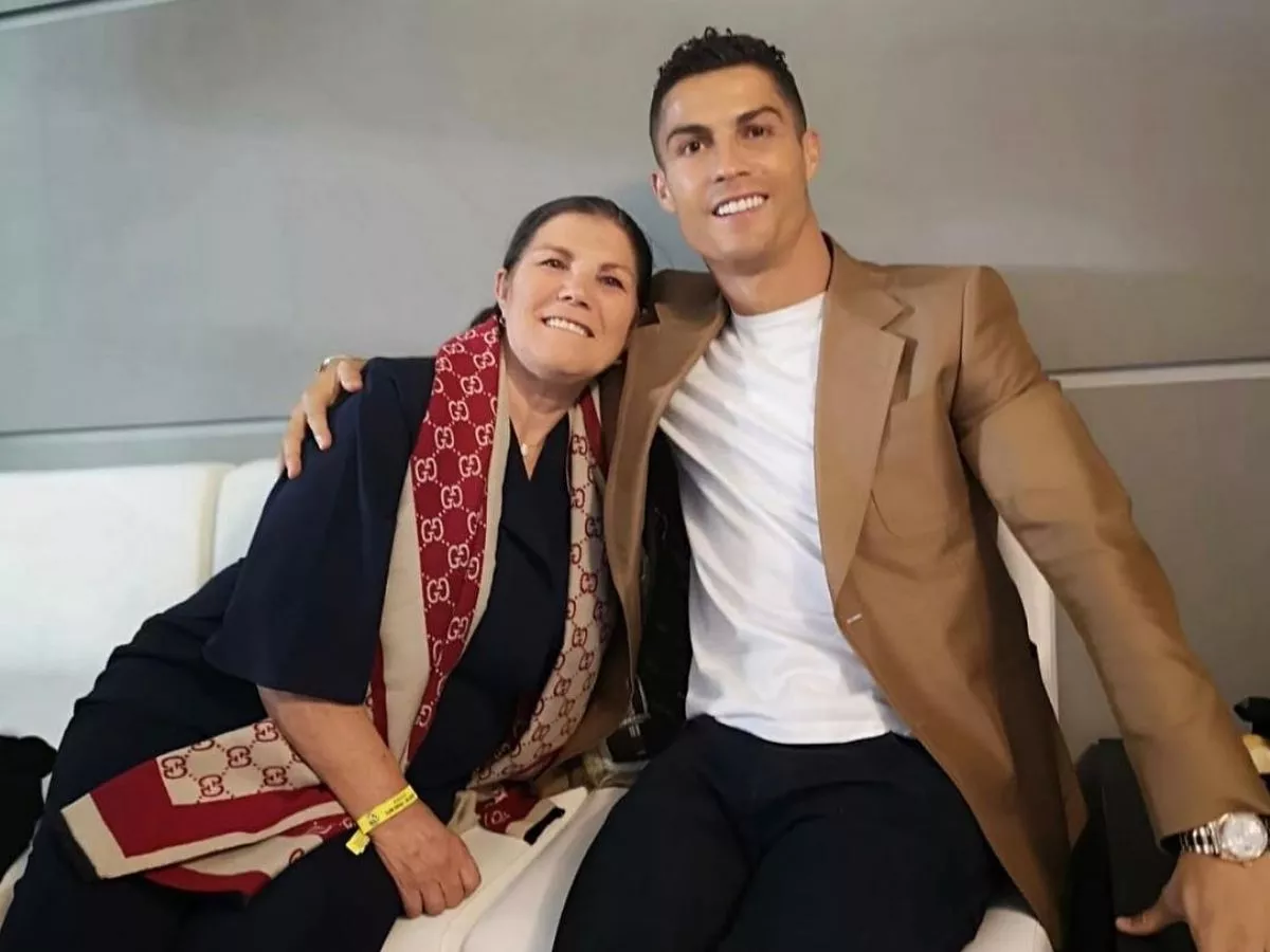 Cristiano Ronaldo gifts his mum 100,000 euro car - Buzz News