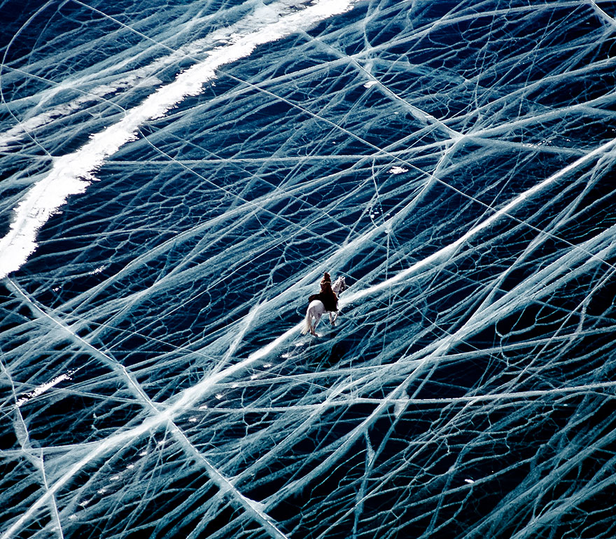 "Mesmerizing Frozen Waterbodies: Ten Stunning Lakes, Oceans, and Ponds That Will Take Your Breath Away" - Bumkeo