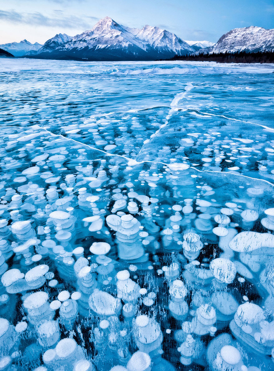 "Mesmerizing Frozen Waterbodies: Ten Stunning Lakes, Oceans, and Ponds That Will Take Your Breath Away" - Bumkeo