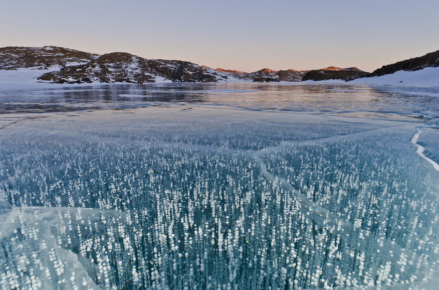 "Mesmerizing Frozen Waterbodies: Ten Stunning Lakes, Oceans, and Ponds That Will Take Your Breath Away" - Bumkeo