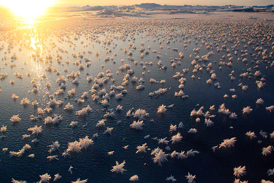 "Mesmerizing Frozen Waterbodies: Ten Stunning Lakes, Oceans, and Ponds That Will Take Your Breath Away" - Bumkeo