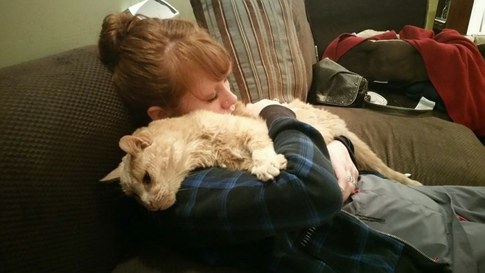 A woman embraces a 21-year-old cat abandoned by his owner, offering him the best days of his remaining life in a loving forever home. - Lillise