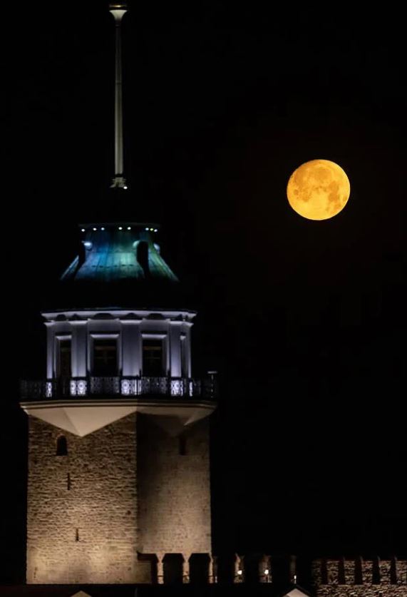 Captivating Images of the Largest "Super Stag Moon" of 2023 Illuminate Astronomy Enthusiasts Worldwide - Breaking International
