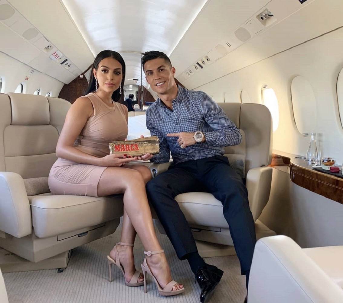 Teo Reigning as the king of the social network, Cristiano Ronaldo surpasses Kylie Jenner and amasses a staggering amount per Instagram post, solidifying his influential status both on and off the pitch. !g - LifeAnimal