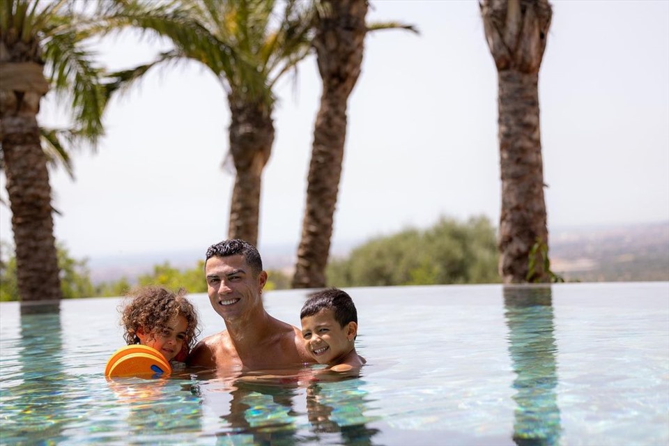 Ronaldo spends nearly €30m on family vacation in Majorca