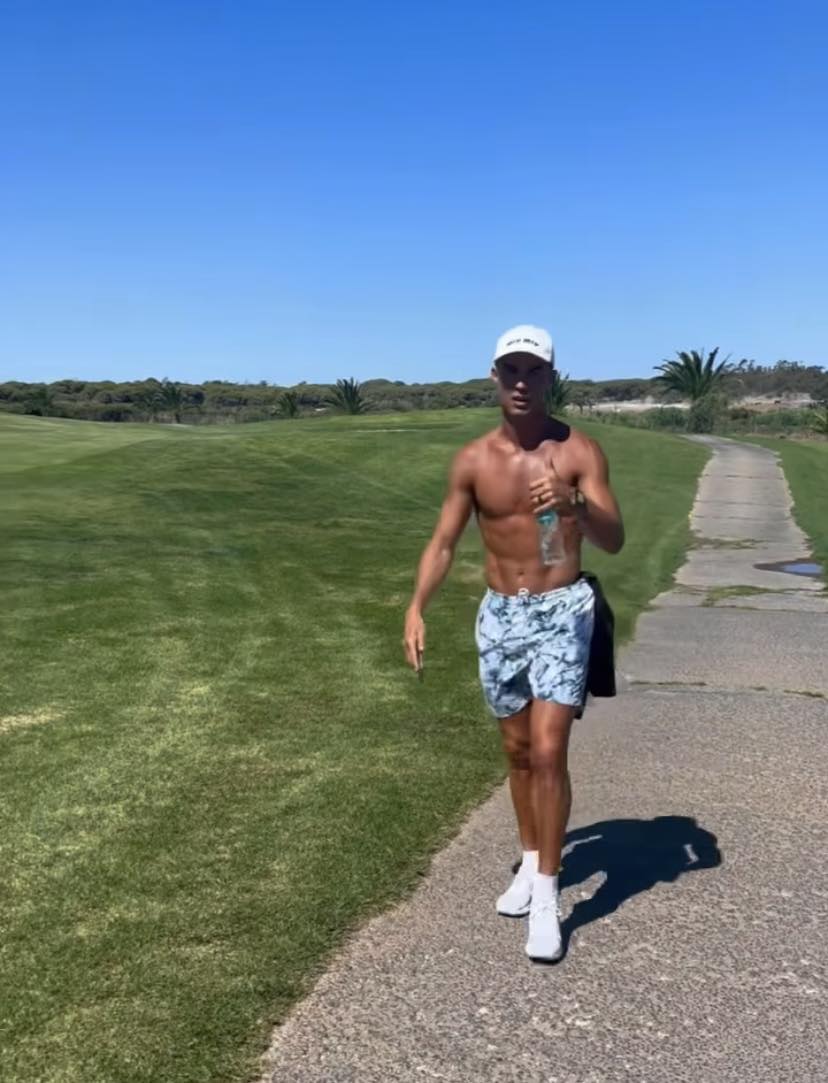 'No pain, No gain' - Cristiano Ronaldo shows off his ripped physique during a summer training sprinting session