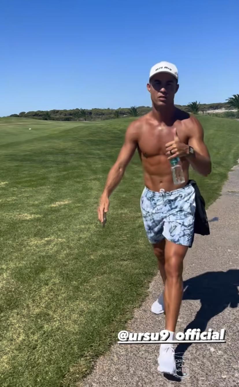 'No pain, No gain' - Cristiano Ronaldo shows off his ripped physique during a summer training sprinting session