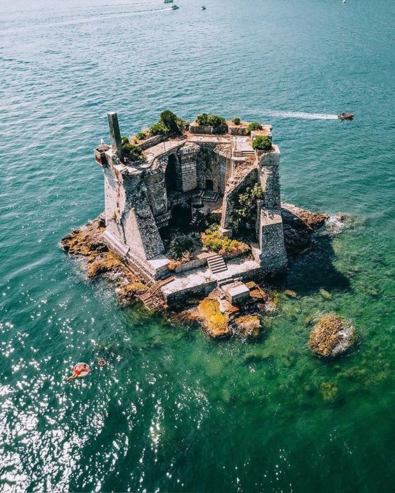 Unveiling the Secrets of a Forgotten World: A Collection of Captivating and Haunting Images Showcasing Abandoned Places - Special 68