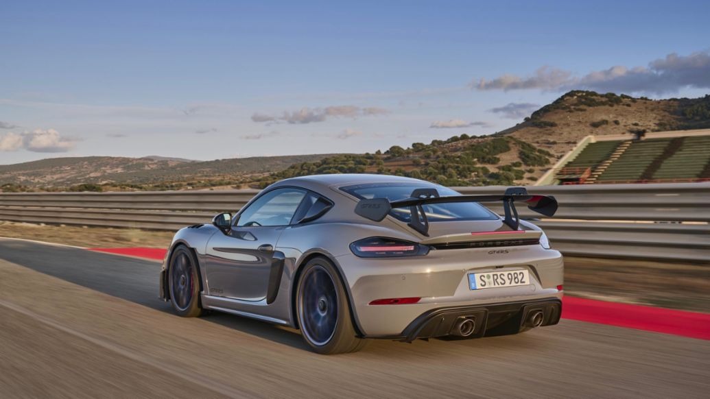 Bold and Beautiful: Discover the Porsche 718 Cayman GT4 RS - ZCOOL