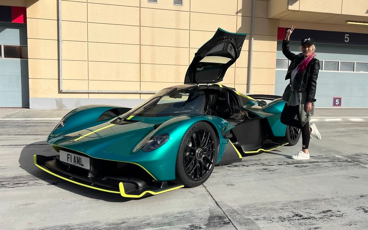 A New Breed of Supercar: Aston Martin Valkyrie – The $3M Formula One-Inspired Marvel fb - DX