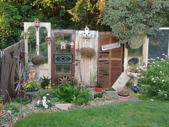 48 Shimmering Small Backyard Landscaping with Recycled Garden Projects