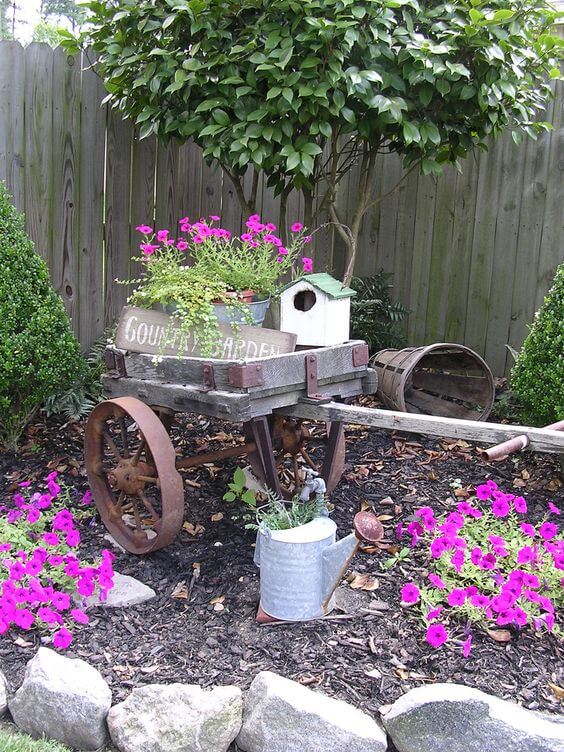 48 Shimmering Small Backyard Landscaping with Recycled Garden Projects