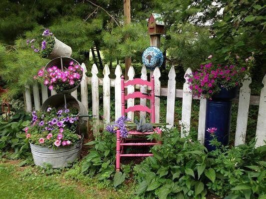 48 Shimmering Small Backyard Landscaping with Recycled Garden Projects