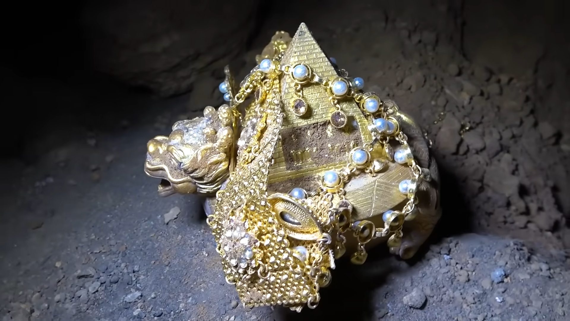 Priceless Gold Treasure Trove Discovered in Mysterious Cave in the Philippines. - MH News