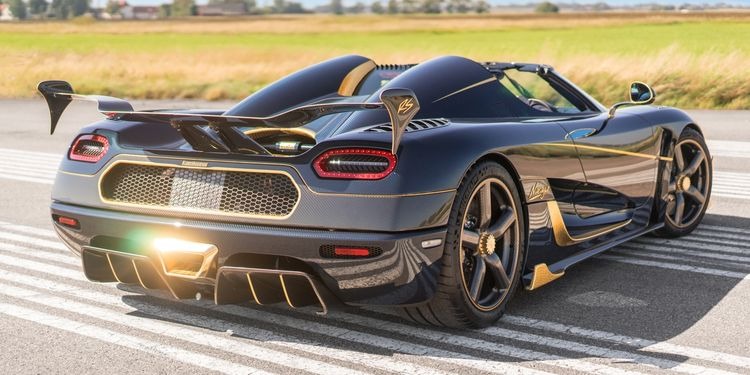 10 Modern Supercars With Mind-Blowing Top Speeds fb - DX