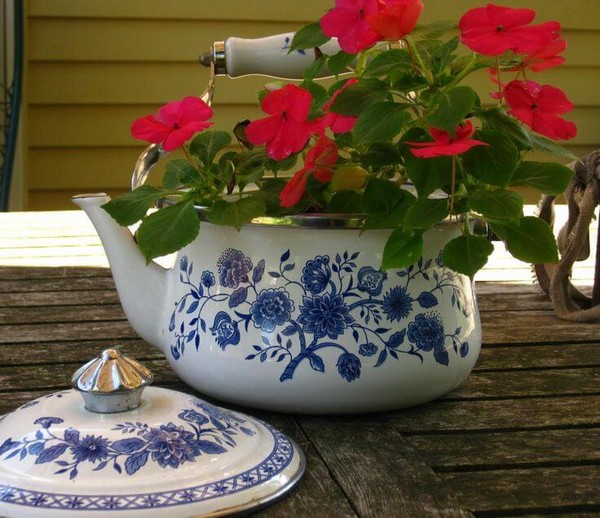 Ways to Create a Gorgeous Outdoor Area with Repurposed Containers