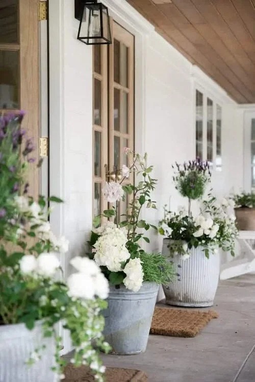 30 Stunning Front Porch Flower Pot Ideas