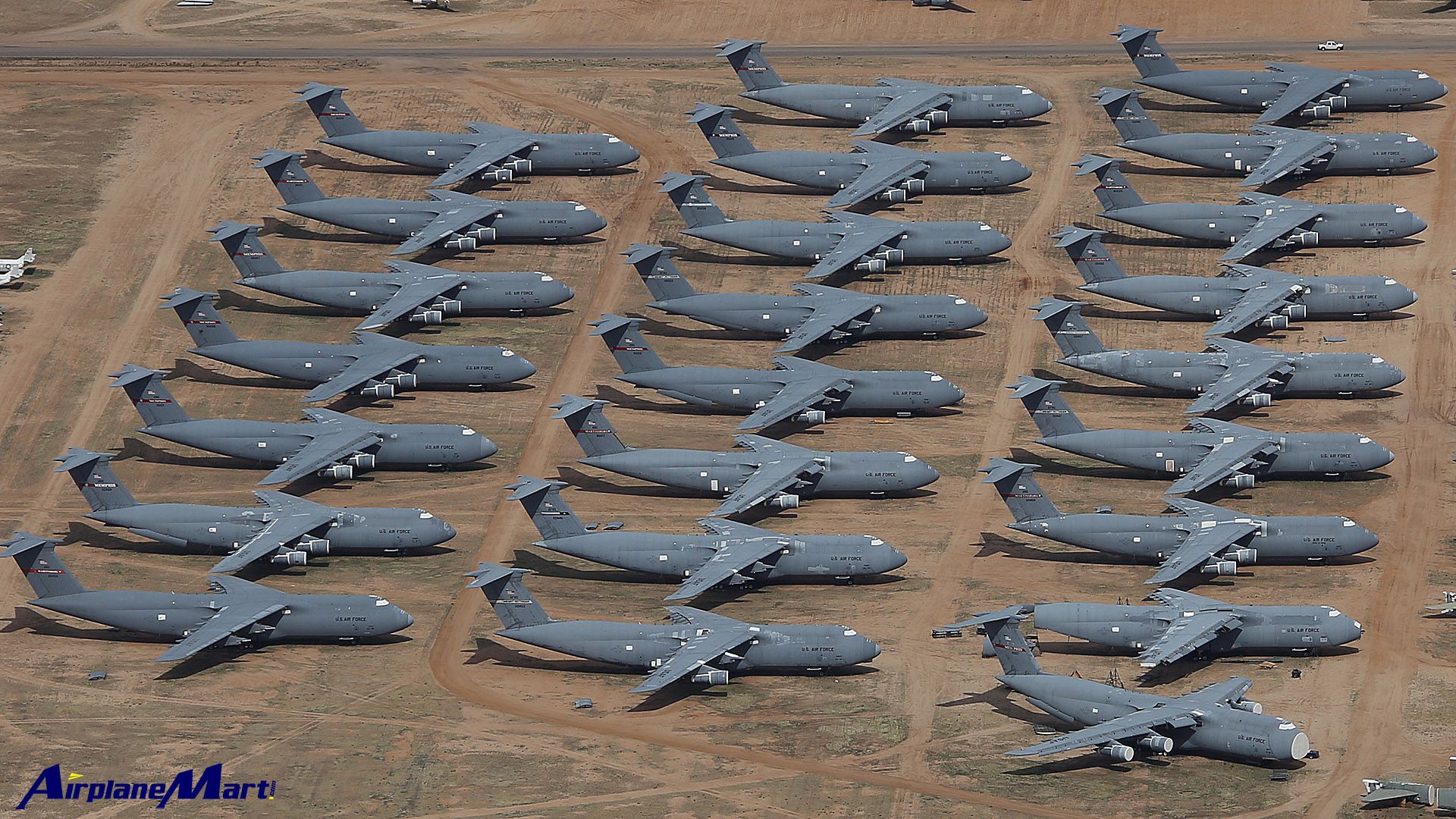 Unveiling the Enormous Aircraft Graveyard: Exploring the World's Largest Collection of Abandoned Planes in the Arizona Desert. l - LifeAnimal