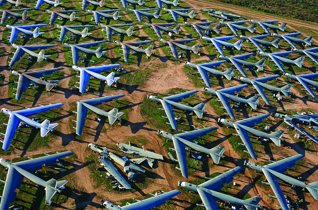 Unveiling the Enormous Aircraft Graveyard: Exploring the World's Largest Collection of Abandoned Planes in the Arizona Desert. l - LifeAnimal