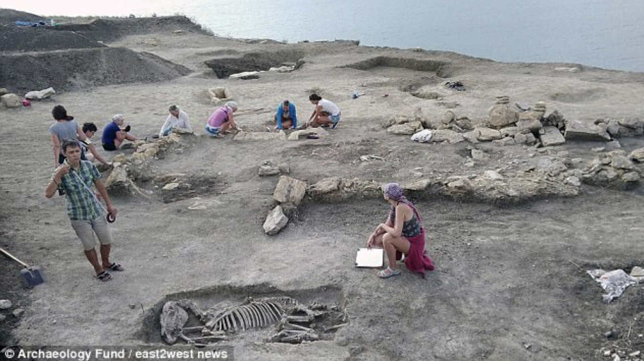 Archaeologists Astounded by Uncovering of ‘Giant Tombs’ in Crimea