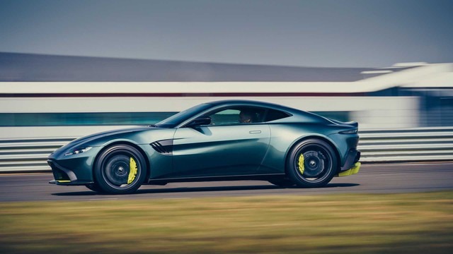 Aston Martin Vantage AMR Gets Manual Transmission