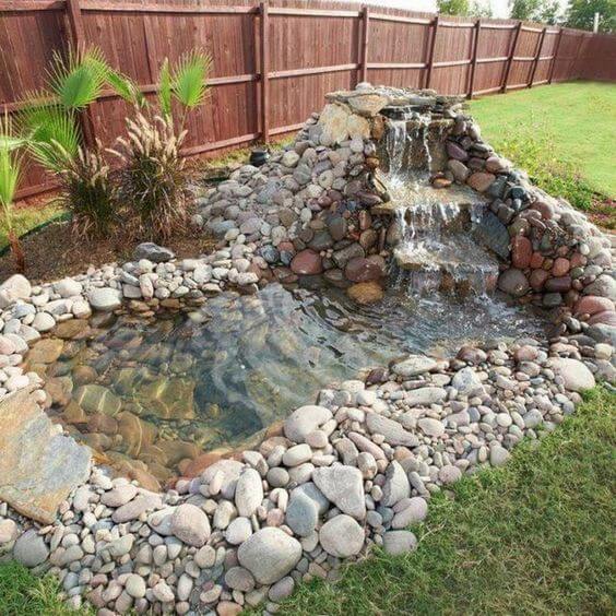 28 Jaw-Dropping Water Feature Ideas for Yard Corner