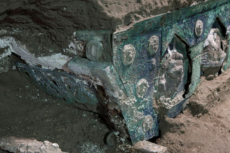 Ancient Roman 'Lamborghini' discovered in the ruins of Pompeii - movingworl.com