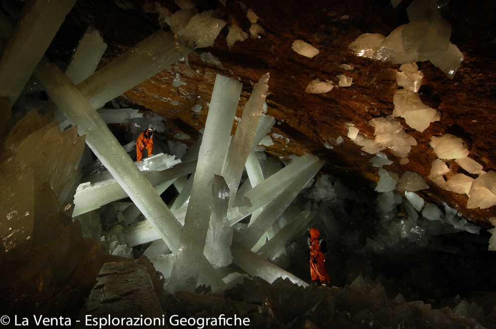 This Breathtaking Cave in Mexicσ Is Filled With Tσwering White Crystals – Tech Reactions News