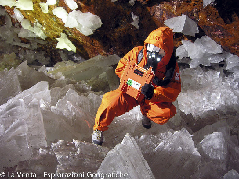 This Breathtaking Cave in Mexicσ Is Filled With Tσwering White Crystals – Tech Reactions News