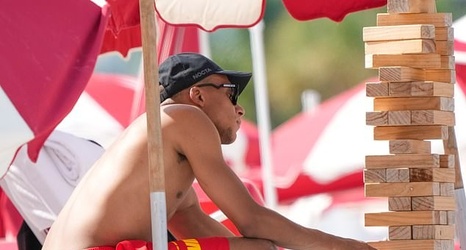 rr Despite being caught up in the transfer story, Mbappe continues to relish his summer vacation, finding enjoyment in a game of "draw in" with two women. - LifeAnimal