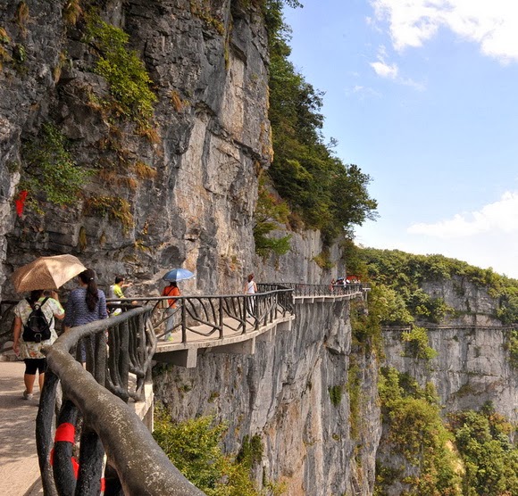 Exploring The Most 11 Sρectacular Cliff Paths From Around The World - Buzz News