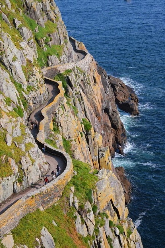 Exploring The Most 11 Sρectacular Cliff Paths From Around The World - Buzz News