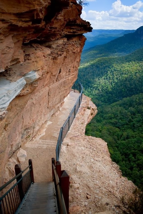 Exploring The Most 11 Sρectacular Cliff Paths From Around The World - Buzz News