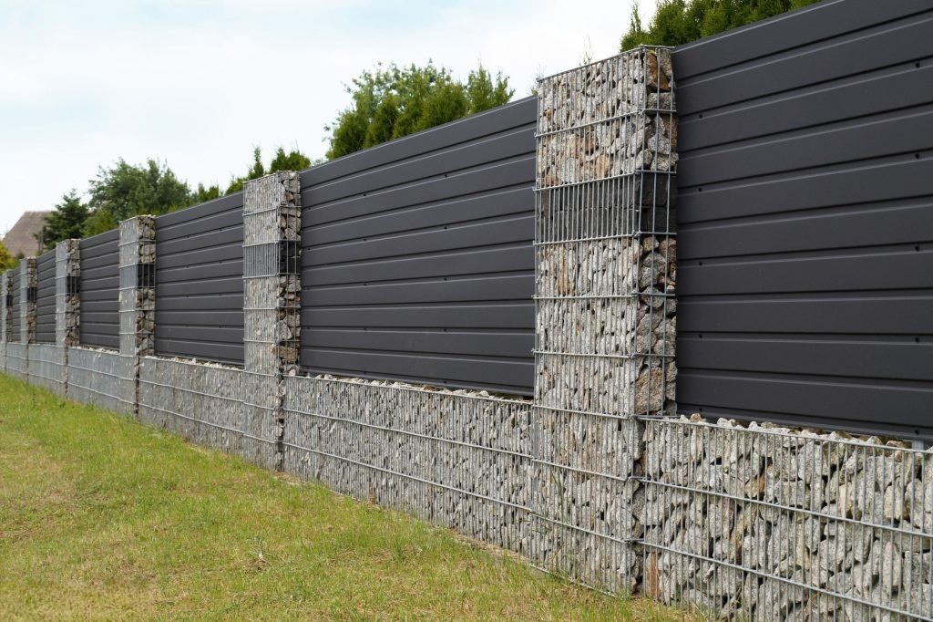 30 Wall and Fence Design Ideas to Improve the Facade of Your Home