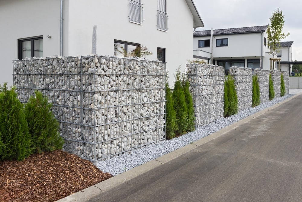 30 Wall and Fence Design Ideas to Improve the Facade of Your Home