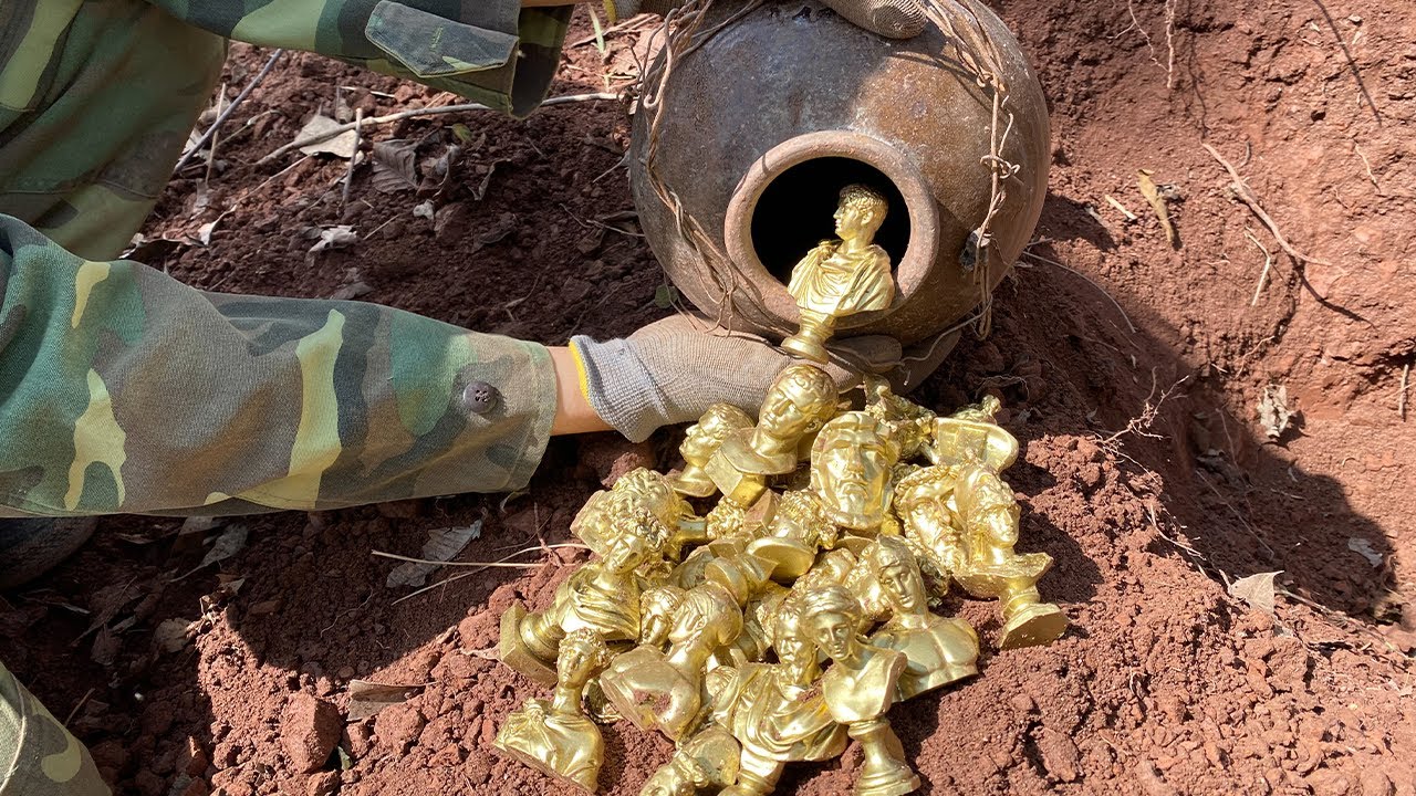 Hunters Find an Old Roman Gold Statue, Uncovering Riches in the Wilderess - Buzz News