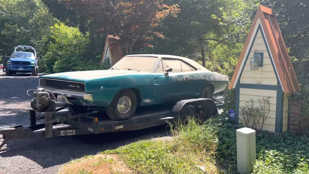 First Drive In 28 Years! 1968 Dodge Charger Garage Find Comes Back To Life