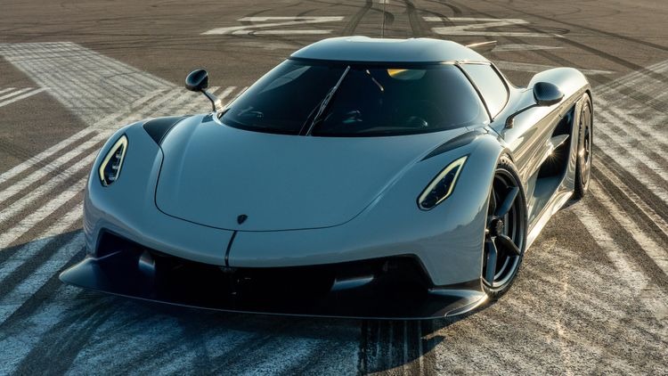 10 Modern Supercars With Mind-Blowing Top Speeds fb - DX