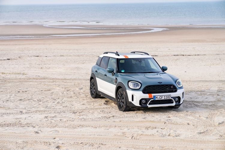 Out-Of-The-Box Wonders: Quirky Features In The Mini Countryman fb - DX