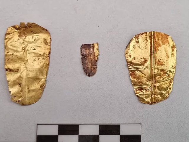 Archaeologists have discovered two ancient Egyptian tombs containing 2,500-year-old mummies with golden tongues - movingworl.com