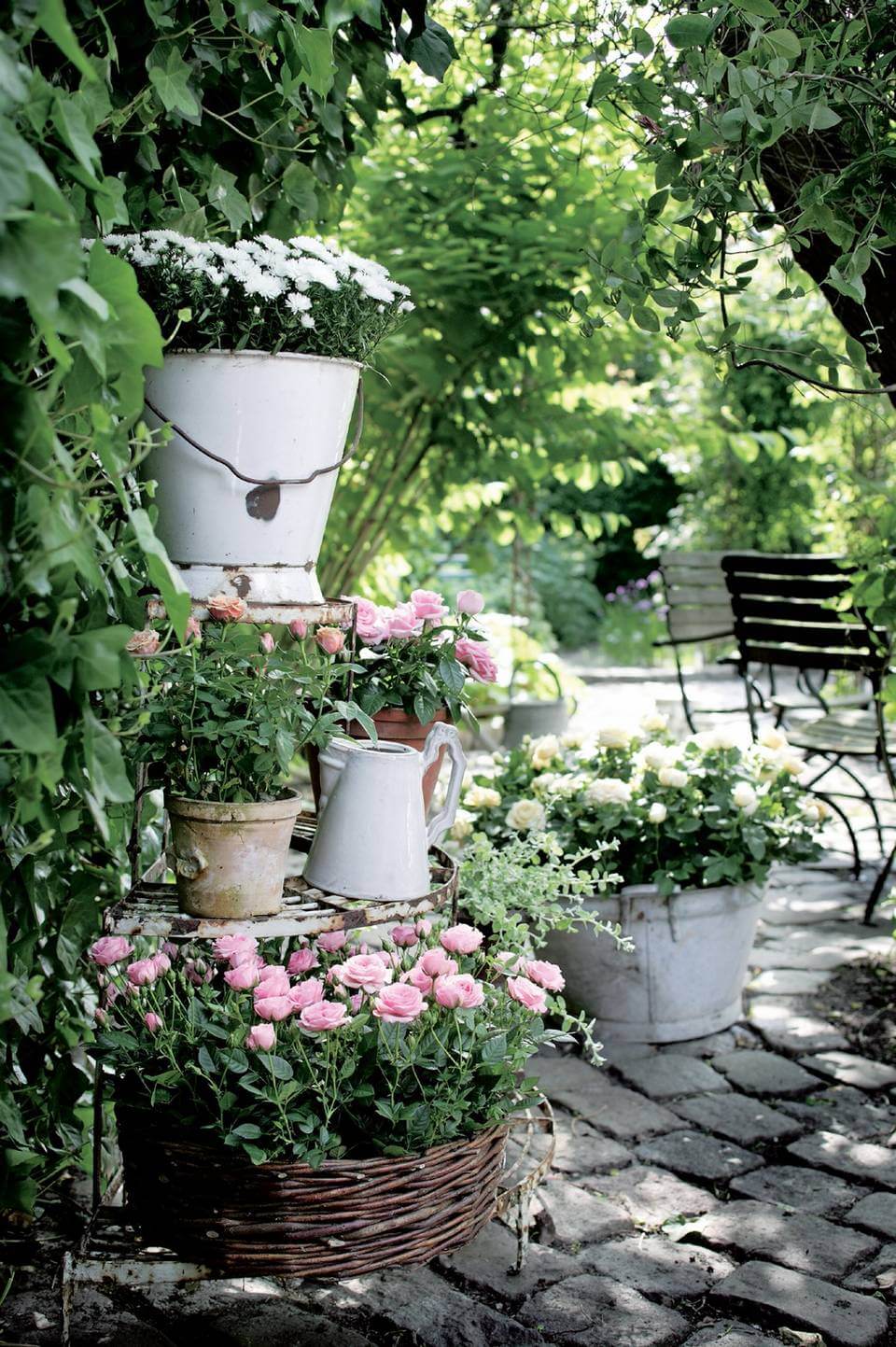 45+ Blooming Cottage Style Garden Ideas for a Charming Outdoor Space