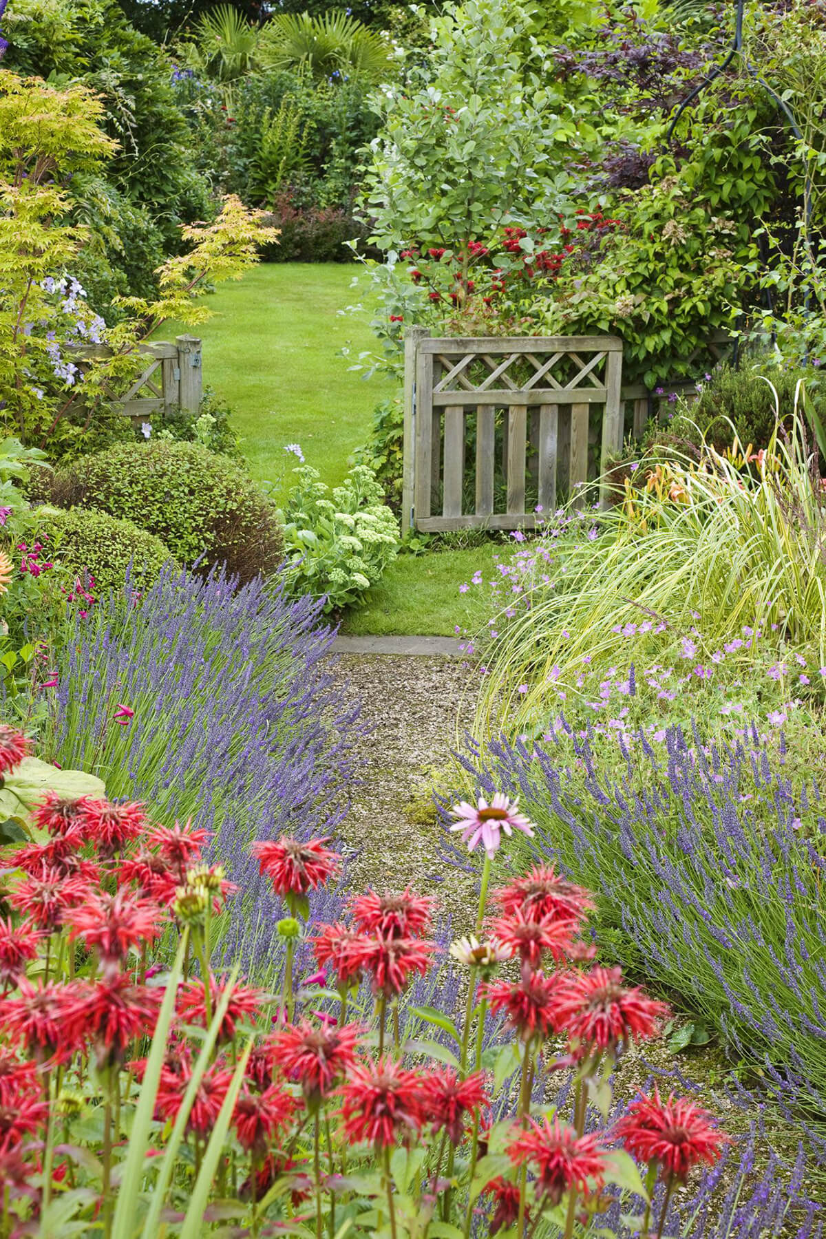 45+ Blooming Cottage Style Garden Ideas for a Charming Outdoor Space