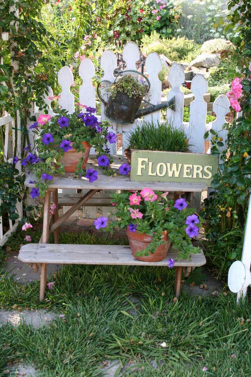 45+ Blooming Cottage Style Garden Ideas for a Charming Outdoor Space