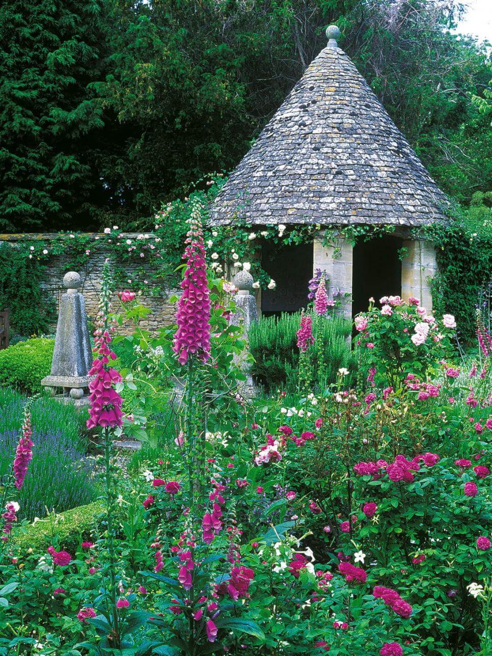 45+ Blooming Cottage Style Garden Ideas for a Charming Outdoor Space