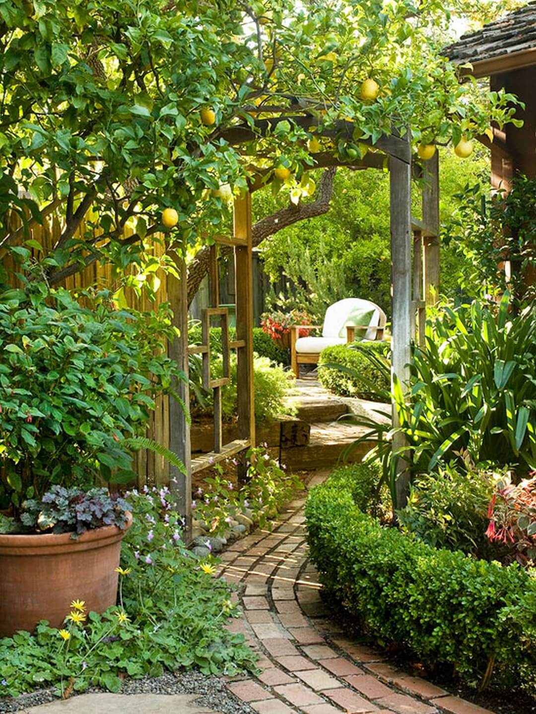 45+ Blooming Cottage Style Garden Ideas for a Charming Outdoor Space