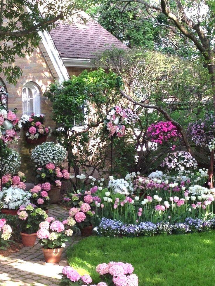 45+ Blooming Cottage Style Garden Ideas for a Charming Outdoor Space