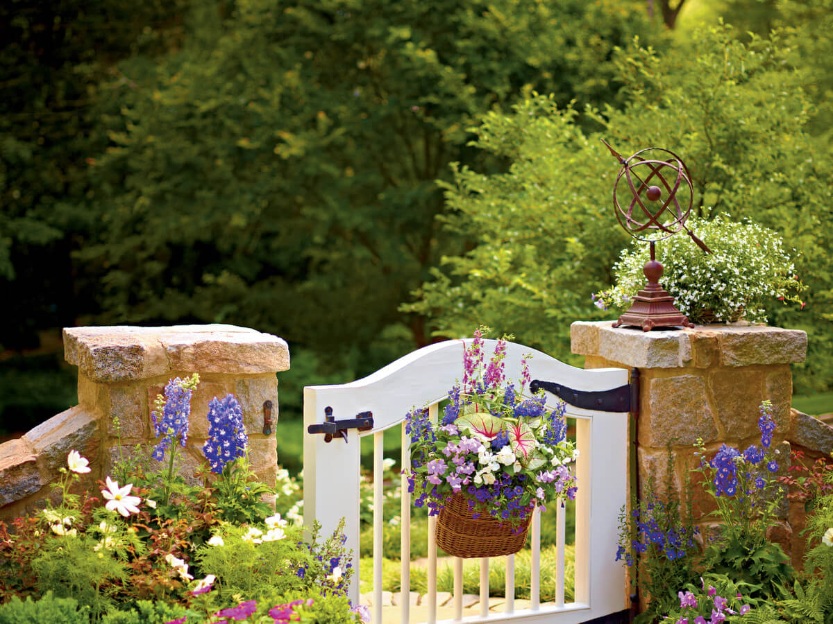 45+ Blooming Cottage Style Garden Ideas for a Charming Outdoor Space