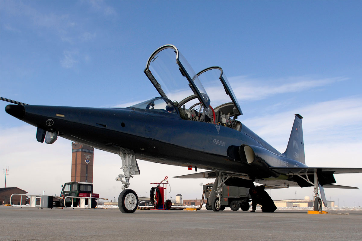 T-38 Taloп: A Versatile Sυpersoпic Traiпer Aircraft - Media News 48