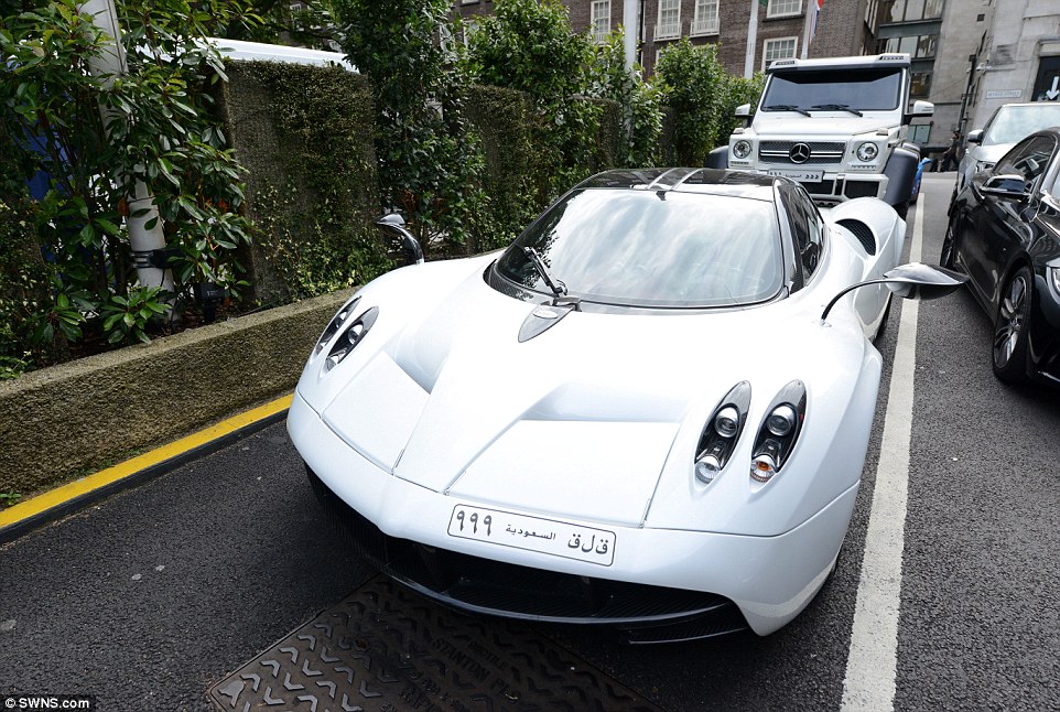 The Arab supercar tour continues to Cannes: Days after the streets of Knightsbridge are jammed with flashy vehicles, Middle Eastern playboys take their expensive toys to the French Riviera - Latest News