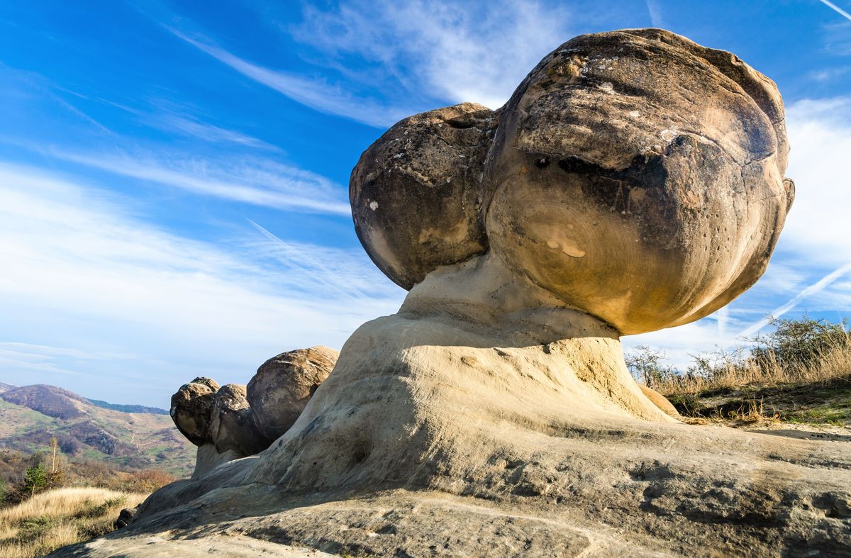 "Wonders of Nature: Uncovering the Astonishing Abilities of Mysterious Stones Discovered in Romania" - Bumkeo